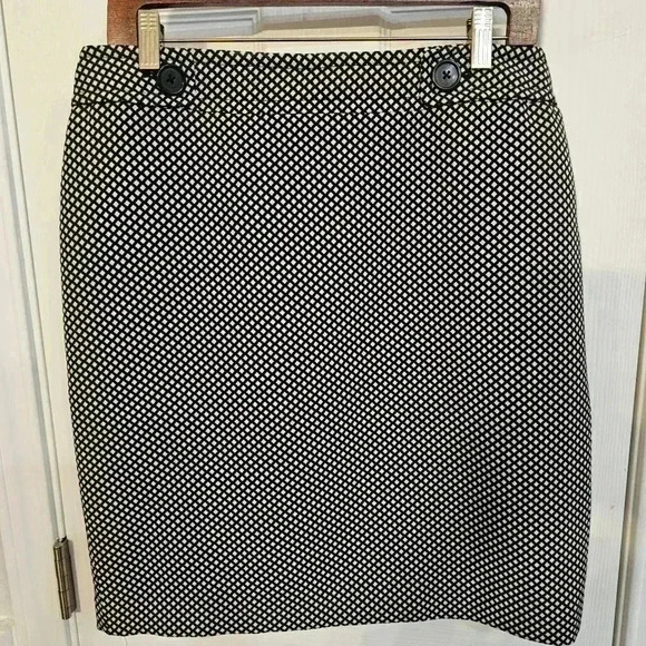 Women's size 8 Ann Taylor skirt - Picture 1 of 3